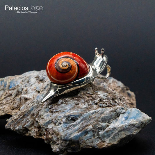 Caracol carmesí en plata